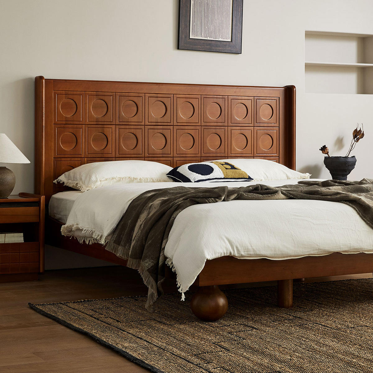 Japanese-Inspired Platform Sheesham Wood Bed: Minimalist Low Profile Design (Light Walnut)