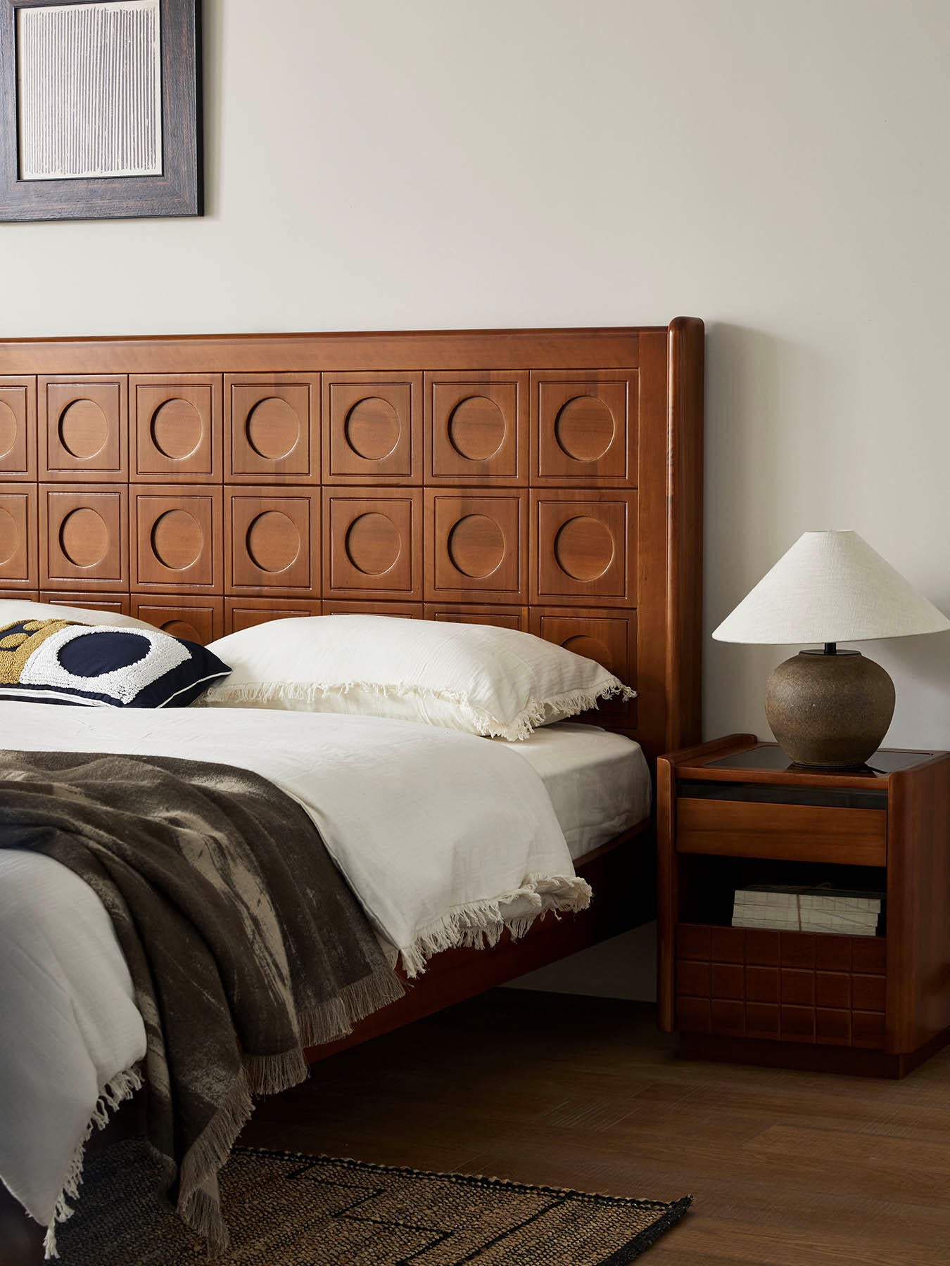 Japanese-Inspired Platform Sheesham Wood Bed: Minimalist Low Profile Design (Light Walnut)