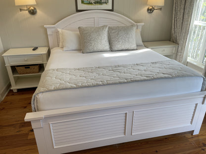 Adouer Wood "White Luxury Solid Sheesham Wooden Panel Bed with Arched Headboard and Paisley Bedding"