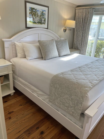 Adouer Wood "White Luxury Solid Sheesham Wooden Panel Bed with Arched Headboard and Paisley Bedding"