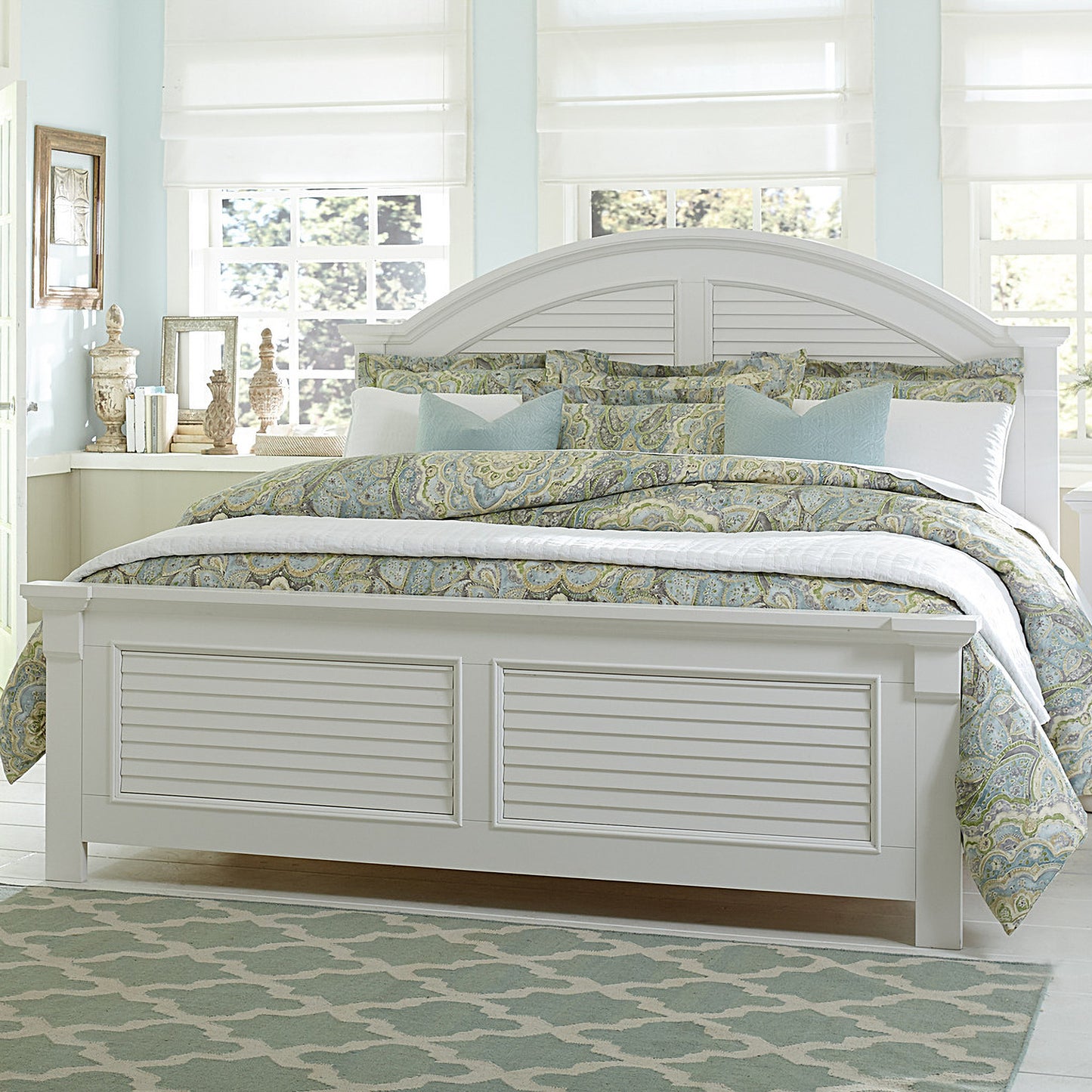 Adouer Wood "White Luxury Solid Sheesham Wooden Panel Bed with Arched Headboard and Paisley Bedding"